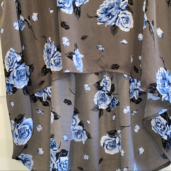 Torrid Floral Grey and Blue Sleeveless Hi- Low Top Size 0X - Picture 11 of 15